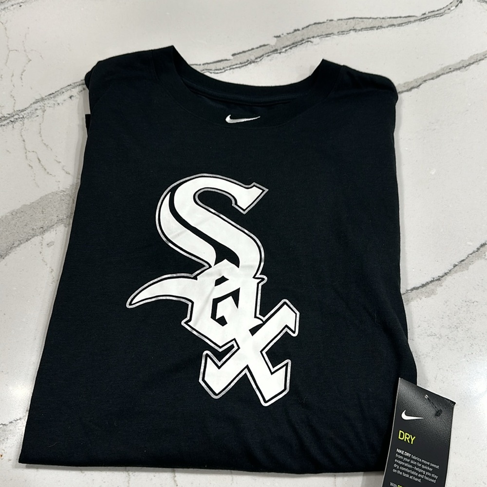 NWT Nike Dri-fit LS Tee. Chicago Whitesox. Authentic baseball collection
